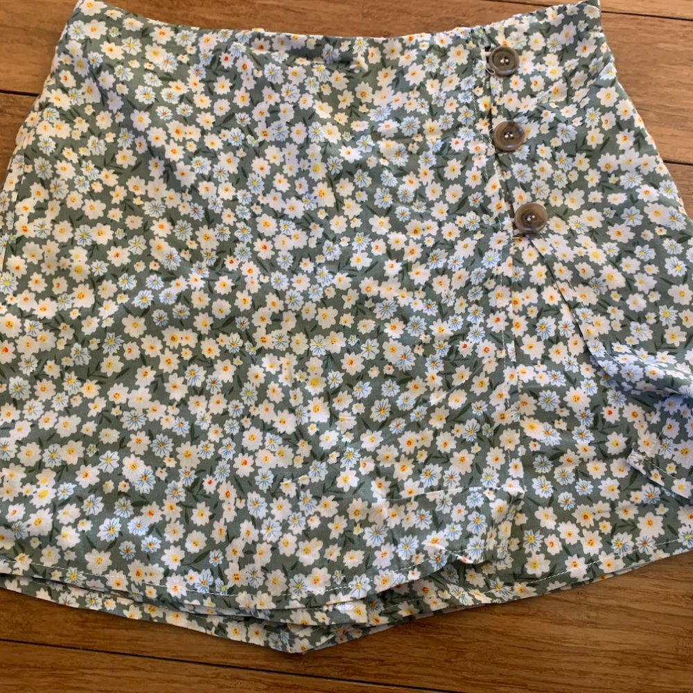 Daisy Shorts with Fabric Cover